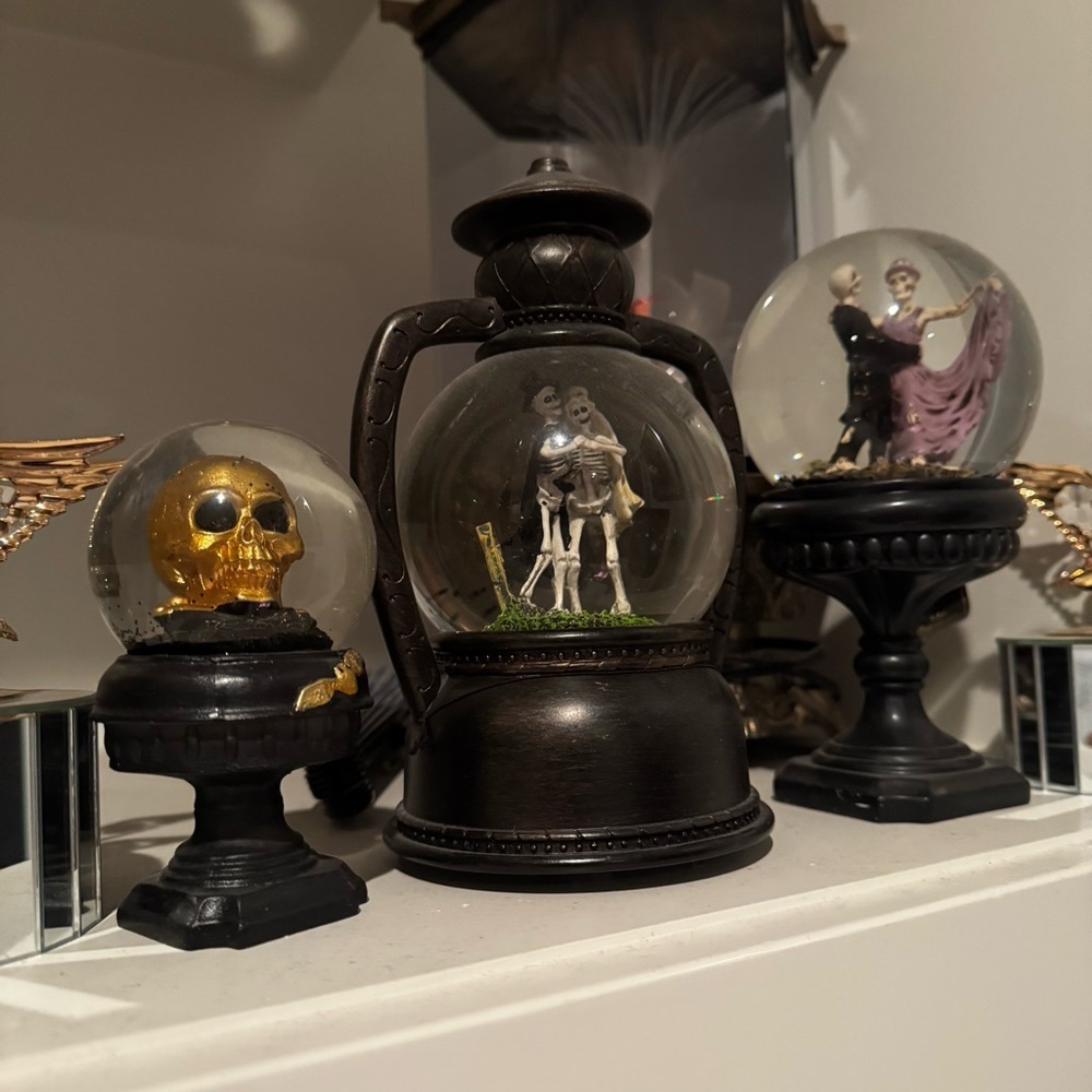 2 set Skeleton Snow Globe with Black Base different scenes dancing love skulls